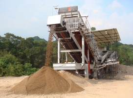 時(shí)產(chǎn)150噸建筑垃圾移動破碎站助力廣東江門新型建筑垃圾回收利用項(xiàng)目